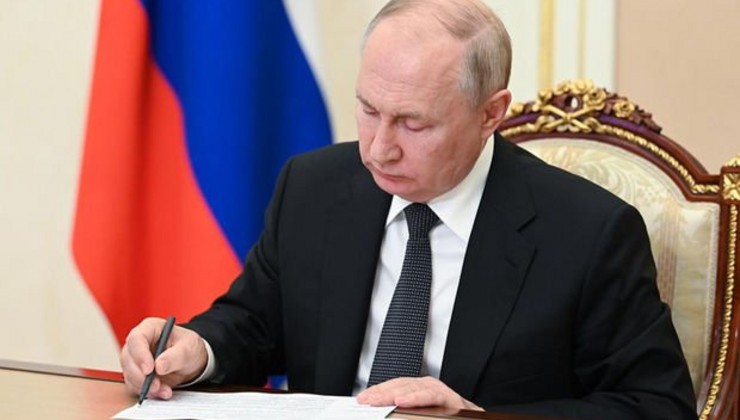 Putin həmin gün üç məxfi fərman imzalayıb - ABŞ və Rusiya arasında gizli təmaslar