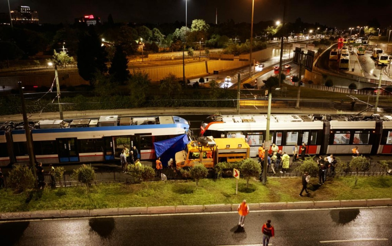 İstanbulda tramvaylar toqquşdu, 10 yaralı - Fotolar