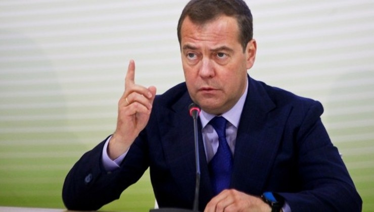 Medvedev ruslara “inanmayın” deyir - “İnformasiya hücumlarının məqsədi budur ki...”
