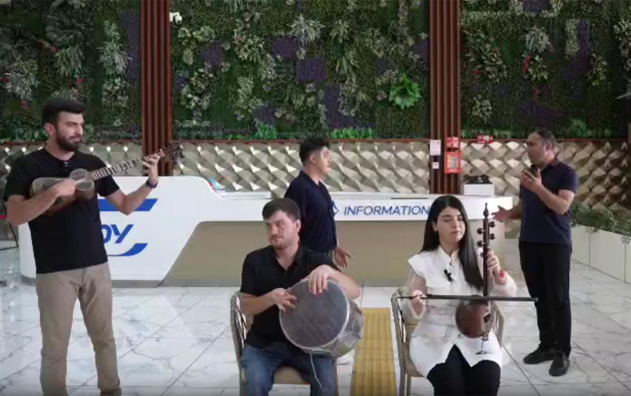Milli Musiqi Günü ilə bağlı fləşmob - Video