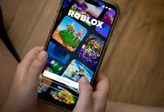 Yeniyetmənin “Roblox”a görə intiharı parlamentdə müzakirə edildi