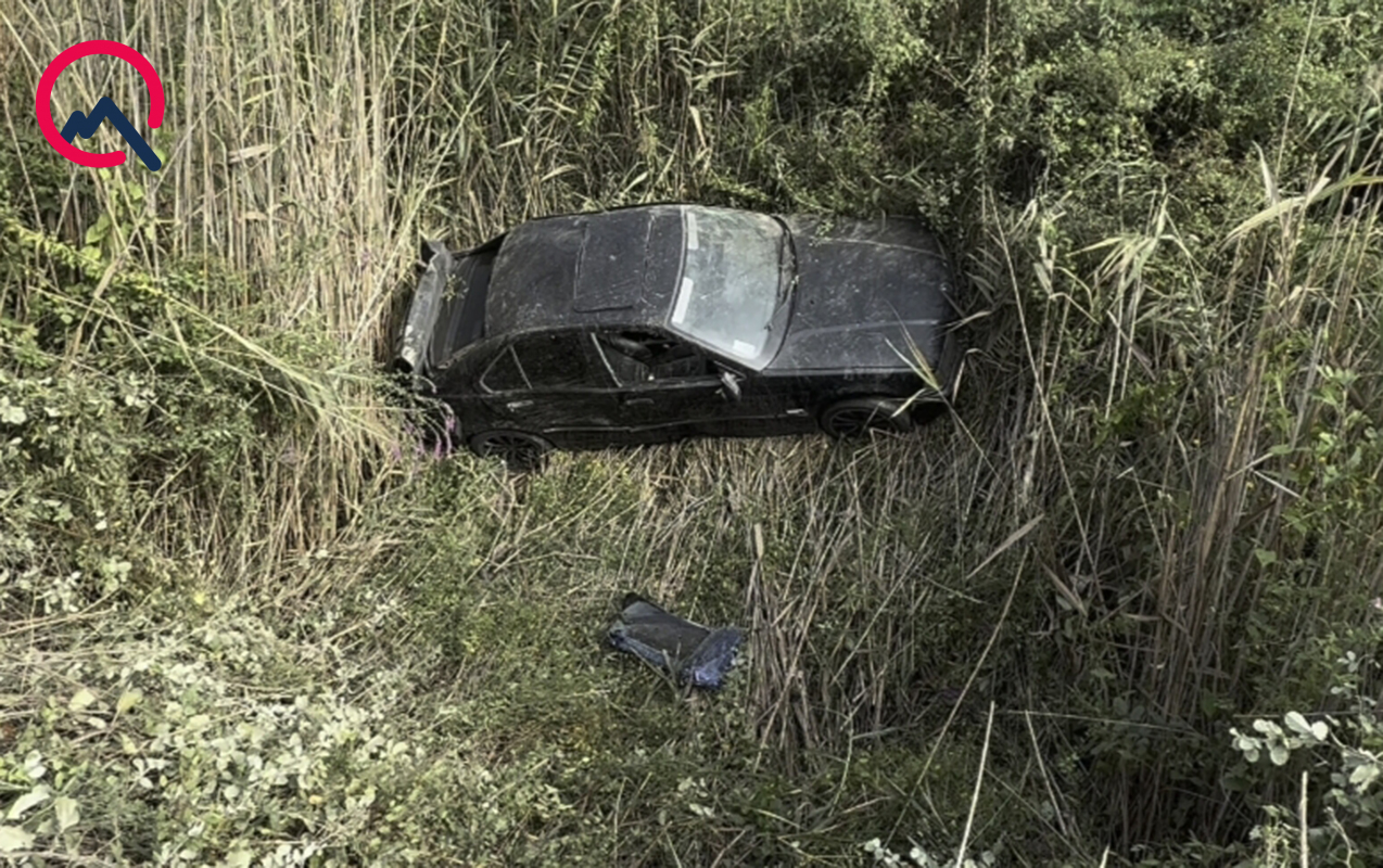 BMW suvarma kanalına aşdı - Video