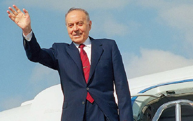 “Oktyabrın 3-ü yeni siyasi mərhələnin başlanğıcı kimi yadda qalıb”