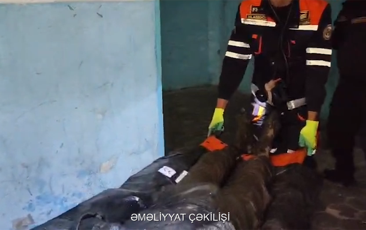 Zirzəmidə köməksiz qalan kişi belə xilas edildi - Video