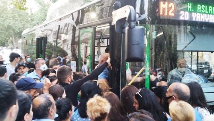 AVTOBUSDA, METRODA, XİDMƏT MƏNTƏQƏSİNDƏ... - Növbə savaşı niyə bitmir?
