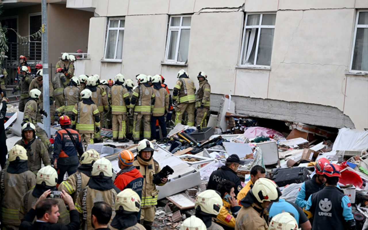 İstanbulda çökən binadan 10 nəfər xilas edilib, 2 nəfər ölüb - Yenilənib