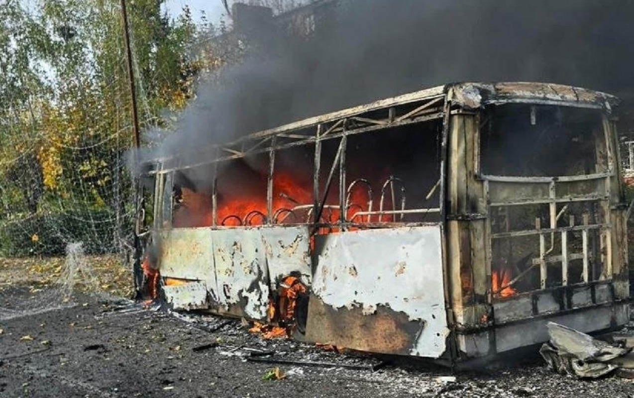 Rusiya Ukraynada sərnişin avtobuslarını vurdu - 30 nəfər öldü
