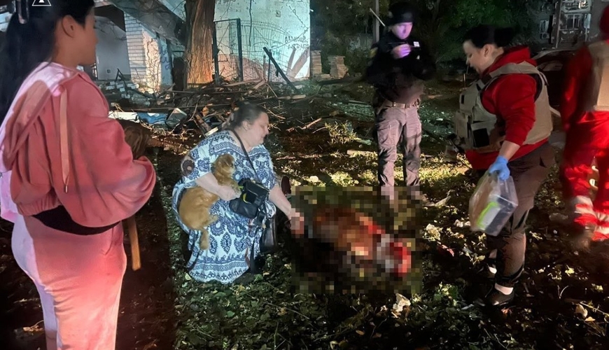 Zaporojyeyə DƏHŞƏTLİ ZƏRBƏ: Binalar dağıldı, yaralananlar var - FOTOLAR