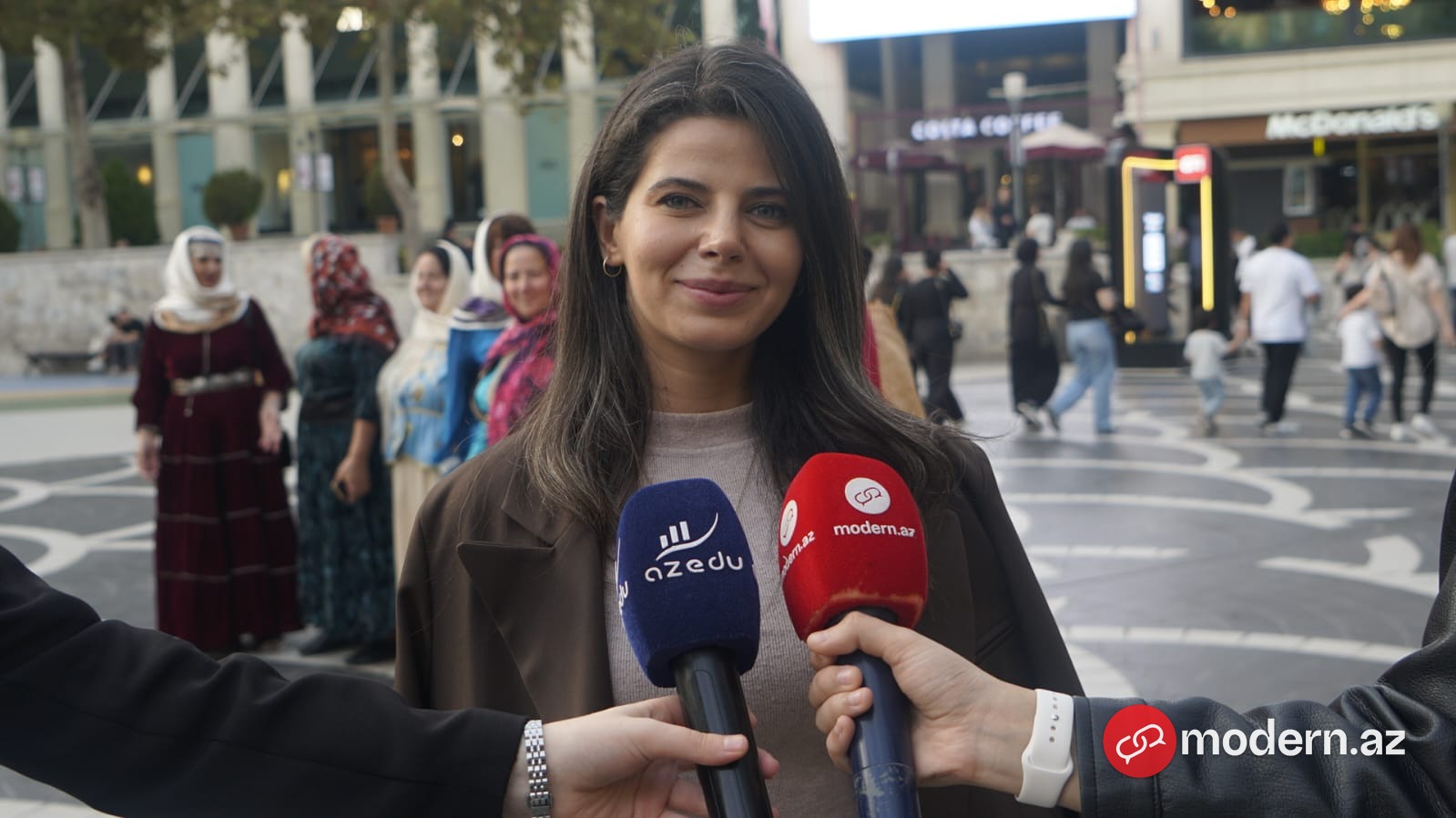 Kəlağayı xanımlara xüsusi zəriflik verir - Bakı sakini
