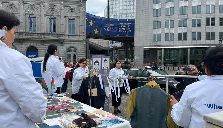 Azərbaycanlı itkin ailələri Avropa Parlamenti qarşısında etiraz aksiyası keçirib - Fotolar