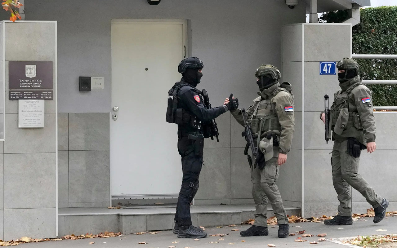 Serbiyada İsrail səfirliyinin əməkdaşına hücum olub - Fotolar