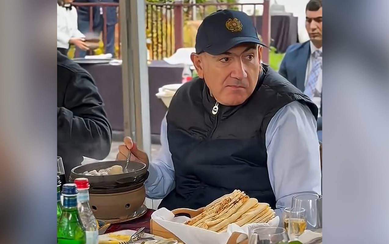 Paşinyan xaş qonaqlığında - Video