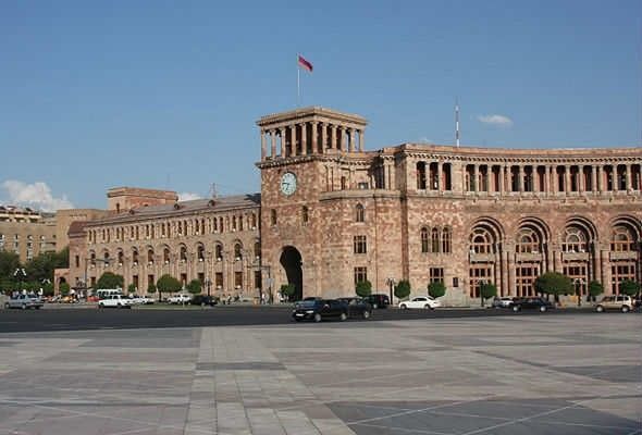 İrəvandan Bakıya torpaq gətirən müəllim Ermənistanda gördüklərindən danışdı (VİDEO)