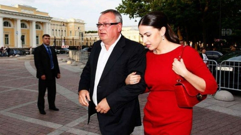 Azərbaycanlı jurnalistin sevgilisi olan bankirin başı dərdə - 20 il həbs...