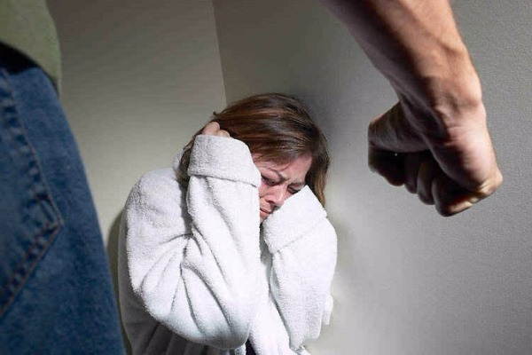 Xırdalanda kişi özündən 17 yaş kiçik sevgilisini "TikTok"a görə döydü