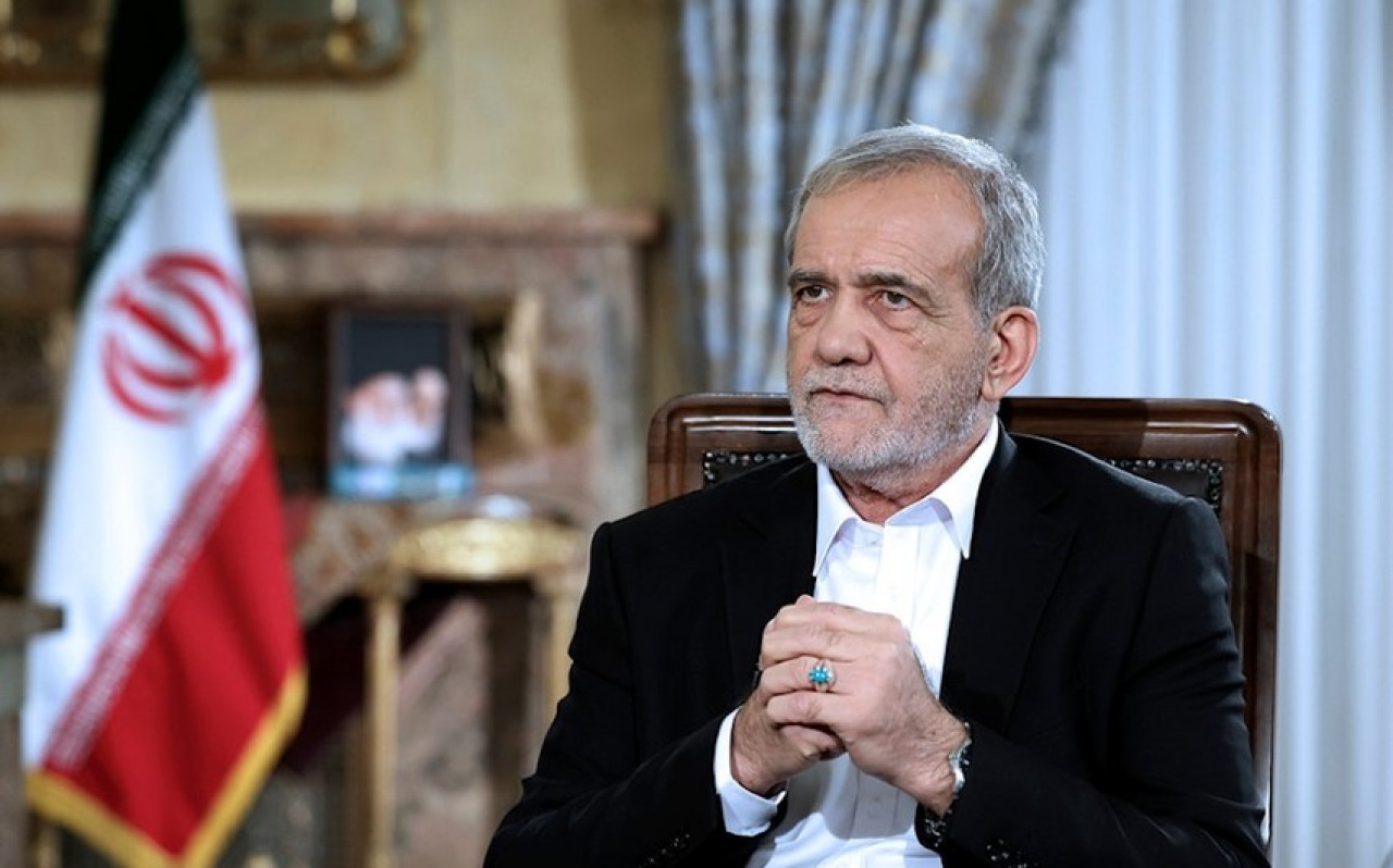 İran prezidenti maaşının bir hissəsini məktəblərin tikintisi üçün ianə etdi