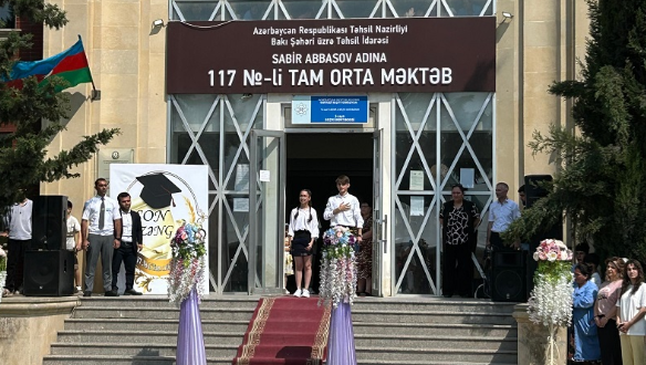 117 nömrəli məktəbin məzunlarının "Xudayar təsnifi" ilə "Son zəng"i -Video-Foto