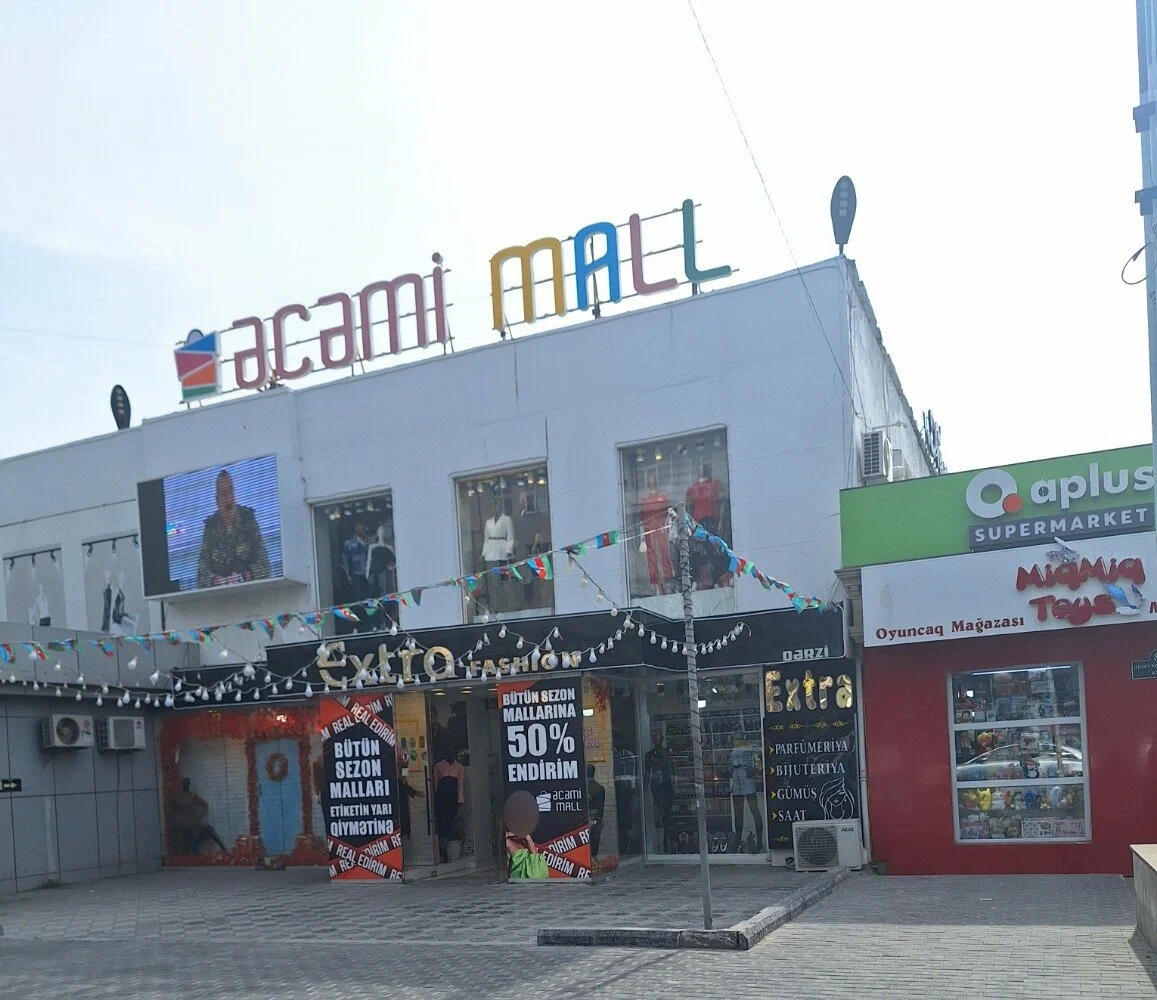 “Əcəmi Mall”da qanunsuz tikintiyə kim icazə verib? - Fotofakt