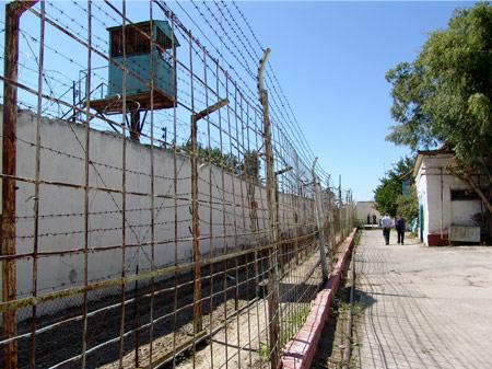 Həbsxanadakı uçqunun təfərrüatı: bir nəfər ölüb