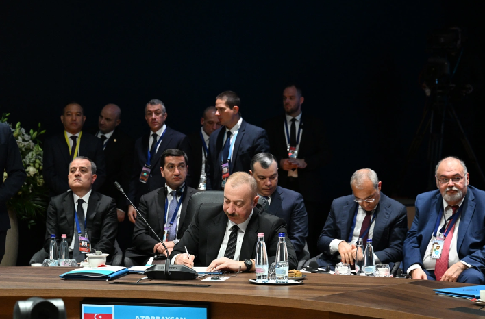 TDT Dövlət başçılarının qeyri-rəsmi Zirvə görüşündə Bəyannamə imzalanıb