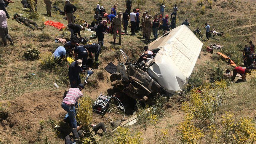 Avtobus körpüdən aşdı: 21 idmançı öldü