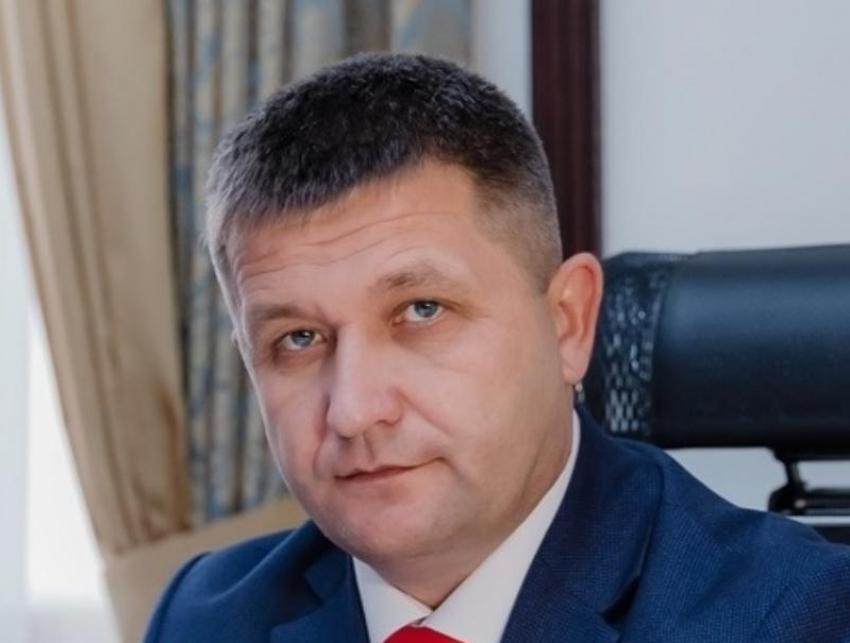 Həbsdən qaçmaq üçün orduya yazıldı – Rusiyada qubernator müavinini yaxaladılar