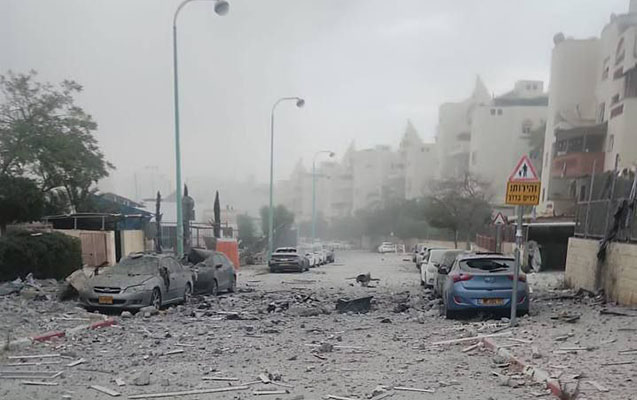 İsrail yenə ballistik raketlərlə vuruldu - Ölənlər var