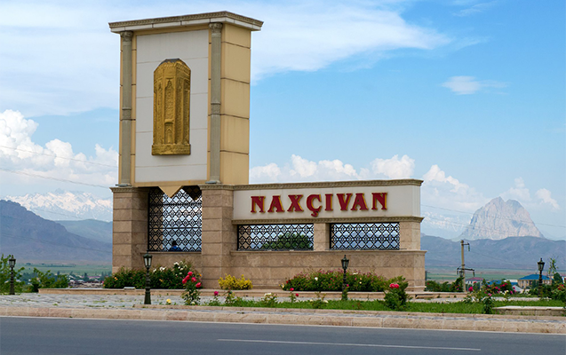 NAXÇIVANDA DEPUTATI BIÇAQLAMAQ İSTƏDİLƏR – Biabırçı olay