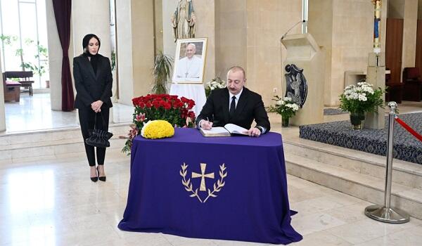 Prezident Bakıdakı Müqəddəs Məryəm Ana kilsəsində...