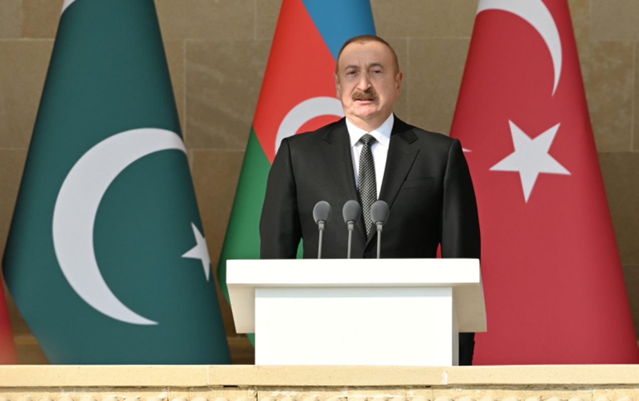 İlham Əliyev paradda çıxış etdi - Video - Yenilənib
