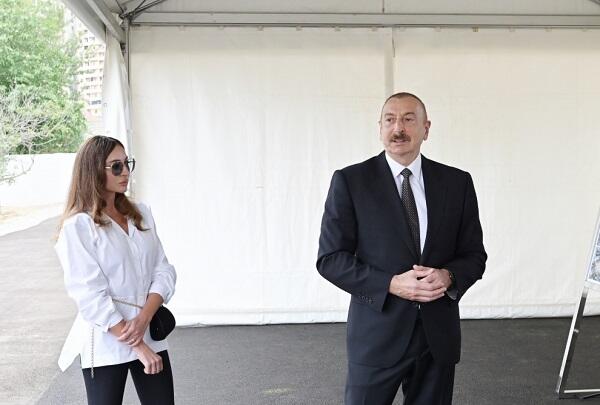 İlham Əliyev və xanımı Çində paradı izlədi