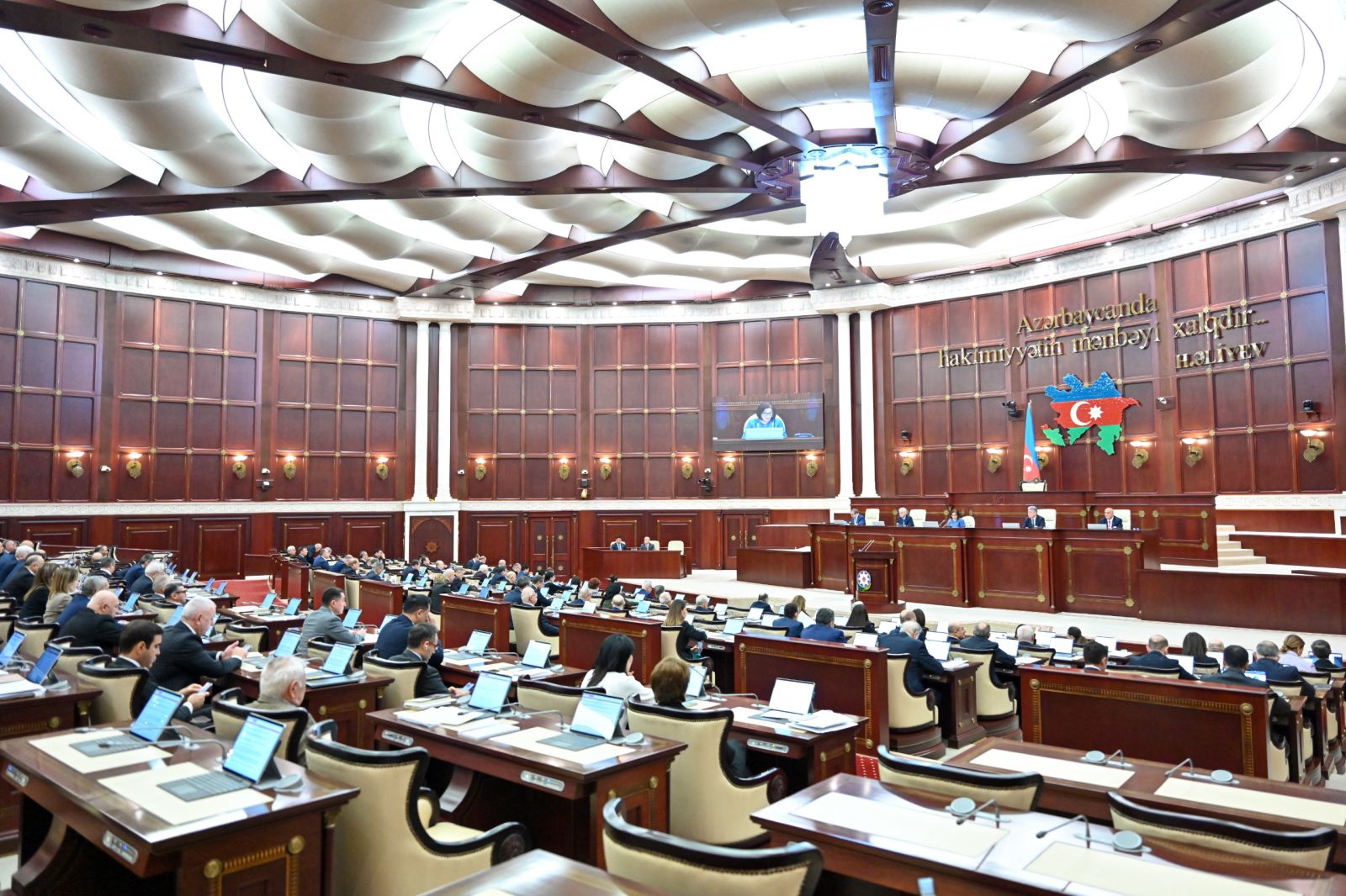 Deputatların növbədənkənar iclası keçiriləcək: Bu qanunlarda dəyişilir