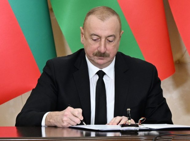 Prezident 1 sərəncam, 1 fərman imzaladı