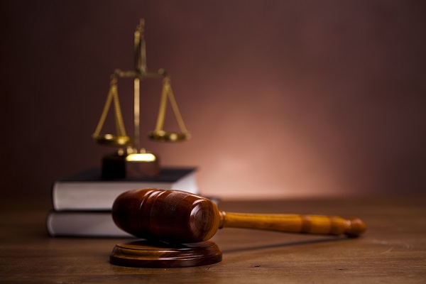 Bir vəkilin fəaliyyəti dayandırıldı, 5-nə töhmət verildi