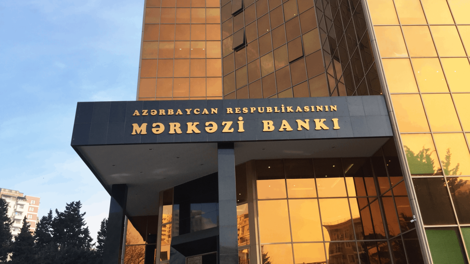 Mərkəzi Bank vəzifəli şəxsi cərimələdi