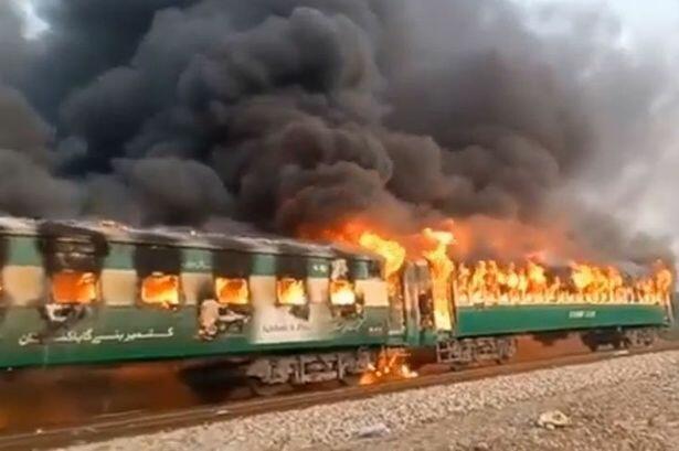 Rus ordusu Ukraynanın sərnişin qatarını atəşə tutdu