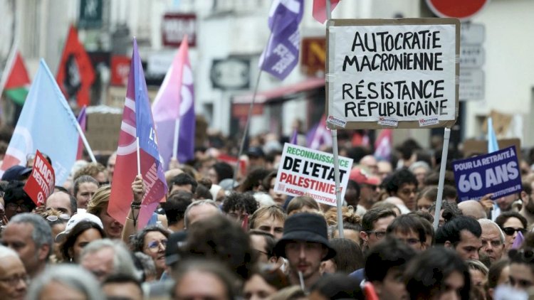 Parisdə Makron və Bayrunun istefası tələbi ilə aksiya keçirildi