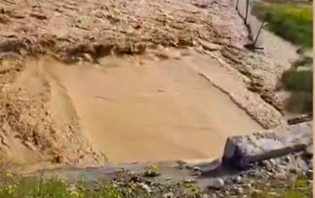 Ödənişli yolu da su basıb - Video