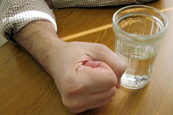 Arıqlamaq üçün sirkə turşusu içən kişi öldü