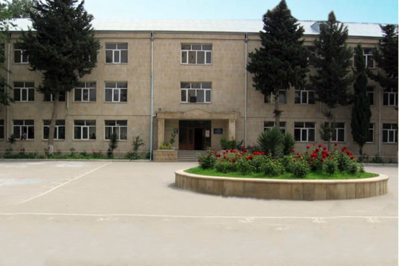 Bakıda şagird məktəbin binasından özünü atdı