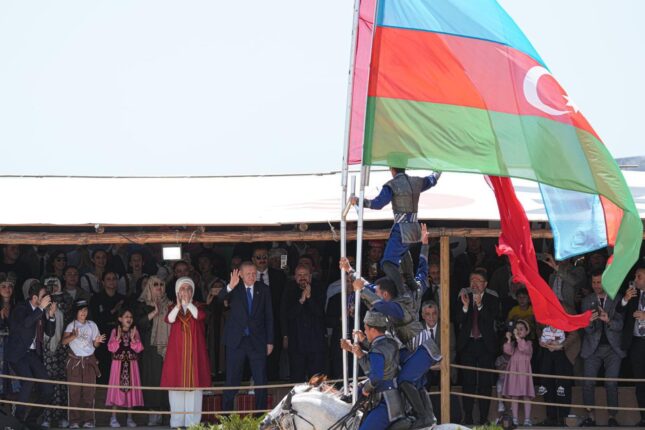 Ərdoğan və xanımı Azərbaycan nümayəndə heyətinin çıxışını izlədilər – FOTO