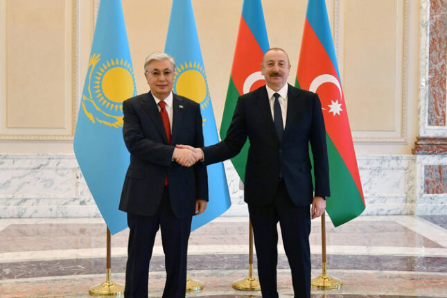 İlham Əliyev Tokayevi təbrik etdi