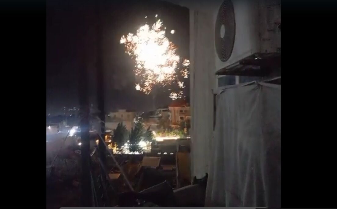 Həddini aşan əyləncə: Bakıda restoranda yaylım atəşi - VİDEO