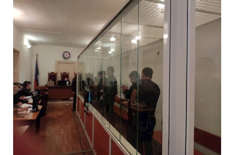 Bakıda hipermarketə basqın edən şəxs cinsi azlıqla sevgili olub — Məhkəmədə ŞOK FAKTLAR