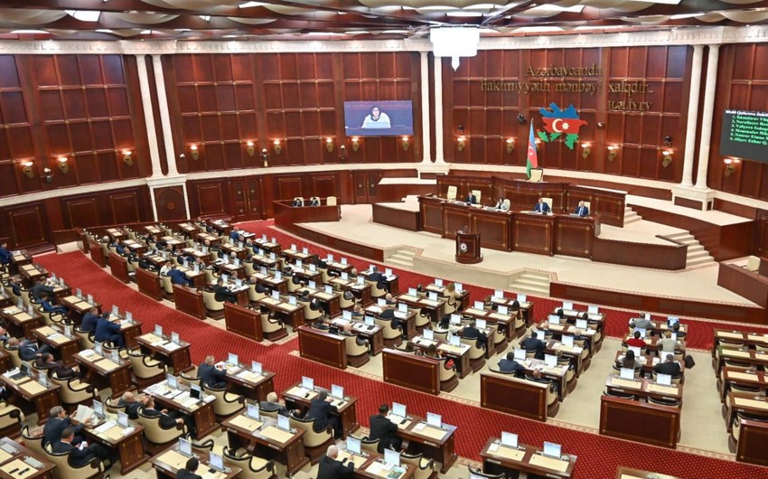 Milli Məclisin iclası başlayıb, gündəlikdə 21 məsələ var