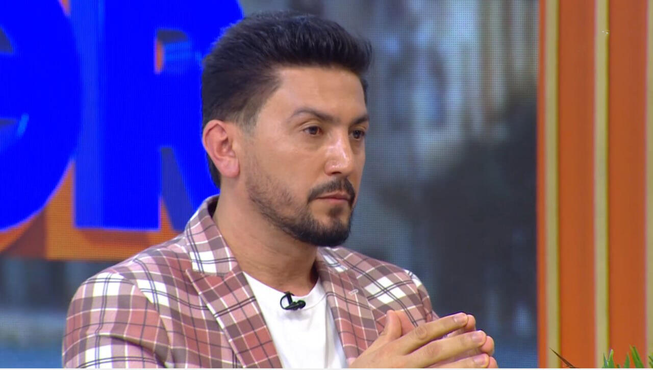 Həyat yoldaşı müğənnini biabır etdi: “Övladına baxmır” – VİDEO