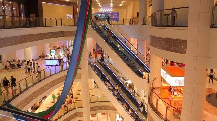 Azərbaycanda "mall"da qadınlar saçyolduya çıxdı - VİDEO 