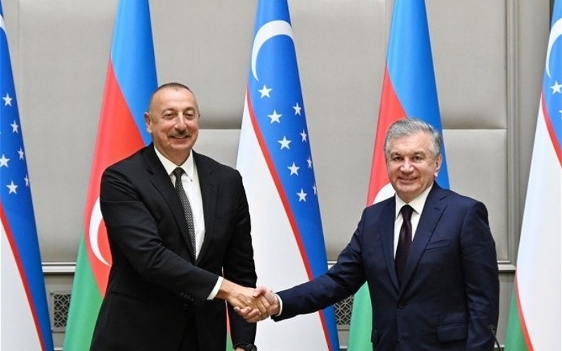 İlham Əliyev Mirziyoyevi TƏBRİK ETDİ