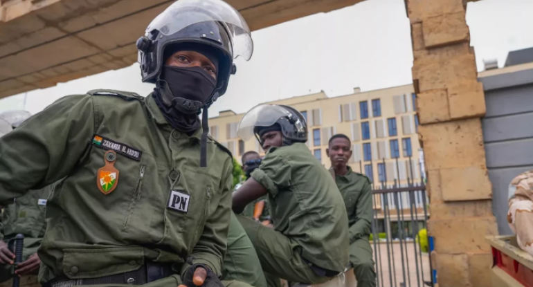 Fransa səfirinə Nigeri tərk etmək üçün 48 saat vaxt verilib