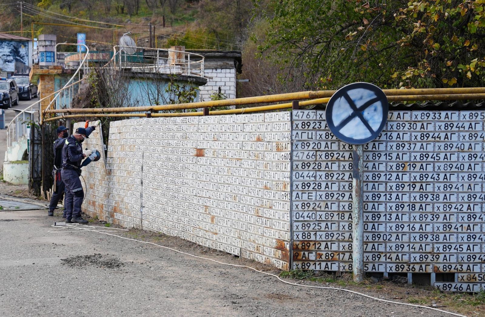 Prezidentin göstərişi ilə Vəngli kəndindəki lövhə söküldü (FOTO)